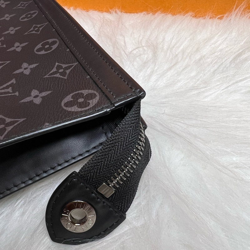LV POCHETTE VOYAGE MM 黑老花 手拿包-4