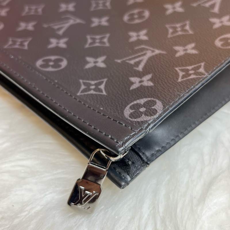 LV POCHETTE VOYAGE MM 黑老花 手拿包-5