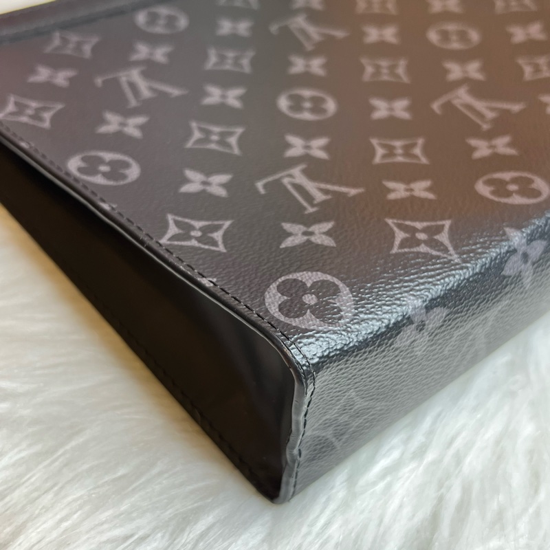 LV POCHETTE VOYAGE MM 黑老花 手拿包-9