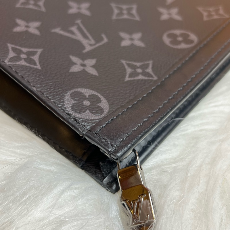 LV POCHETTE VOYAGE MM 黑老花 手拿包-11