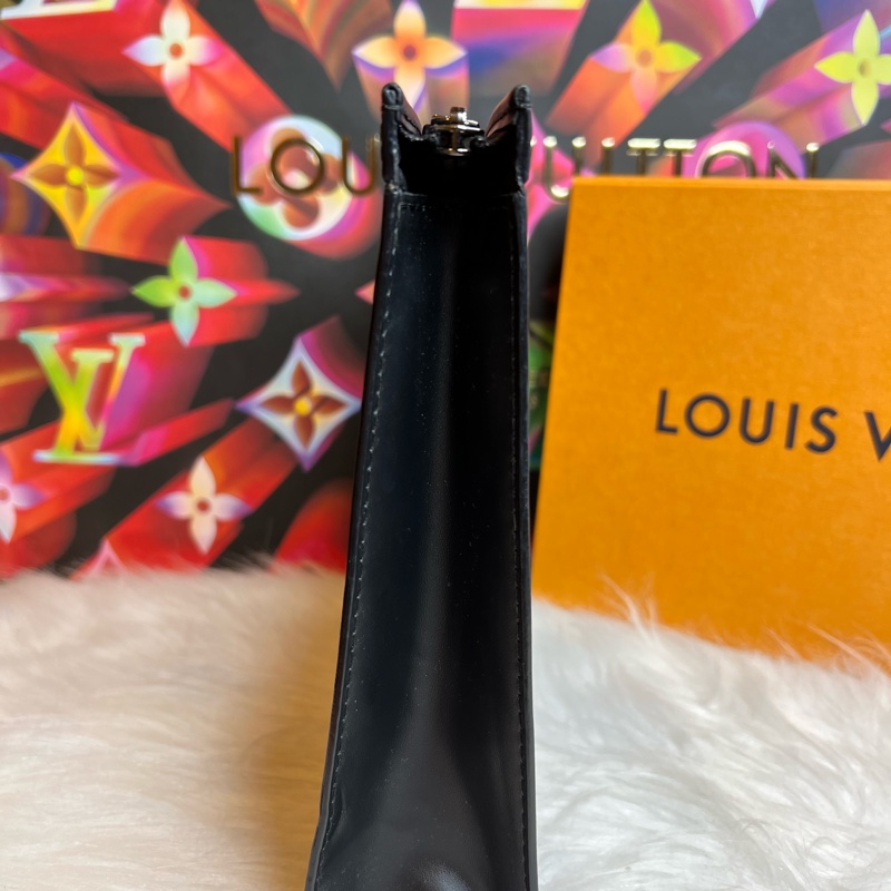 LV POCHETTE VOYAGE MM 黑老花 手拿包-12