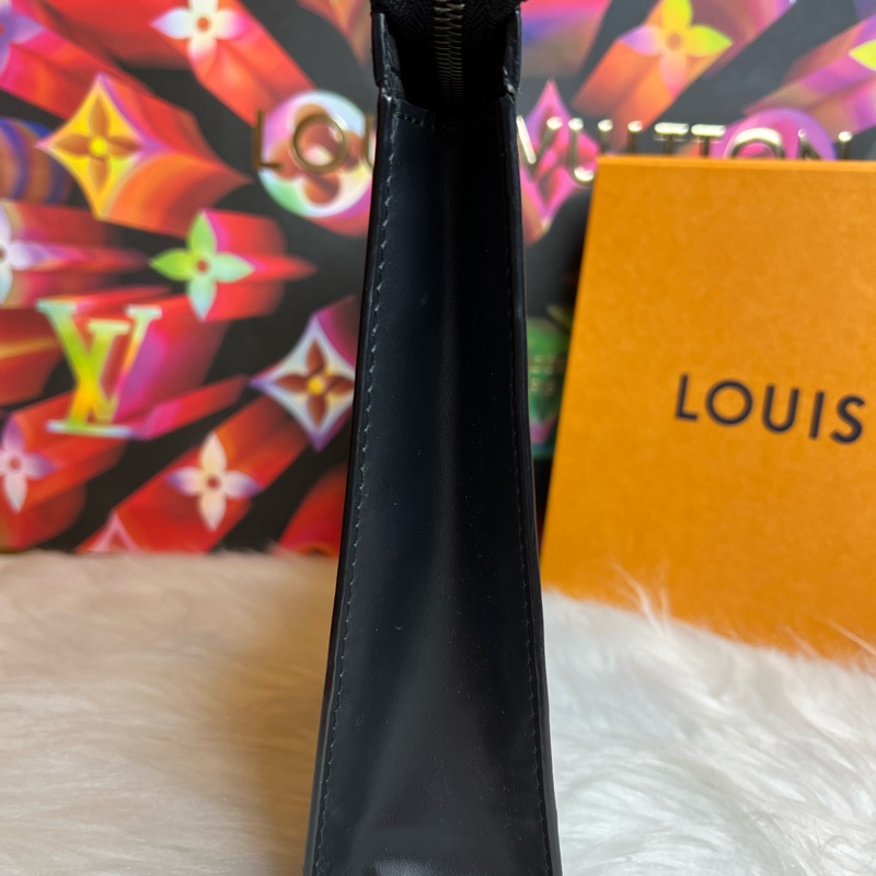 LV POCHETTE VOYAGE MM 黑老花 手拿包-13