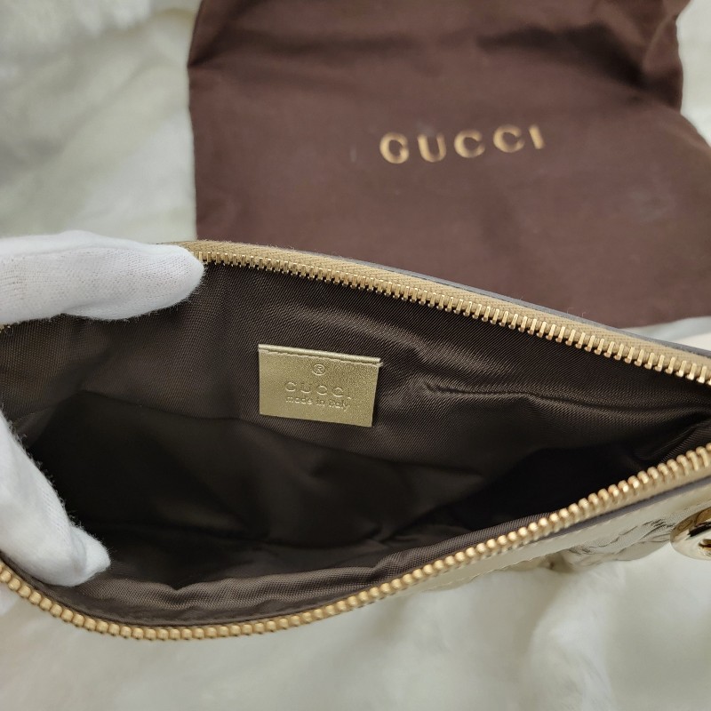 GUCCI牛皮壓紋金釦拉鍊手拿包/晚宴包-2