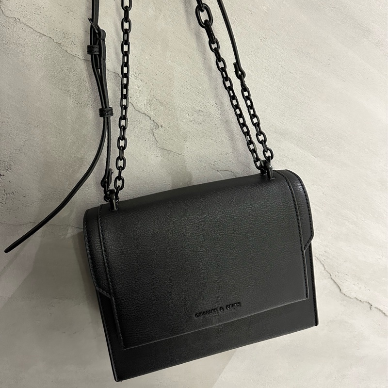 CHARLES & KEITH 鍊條掀蓋斜背包-黑色-1