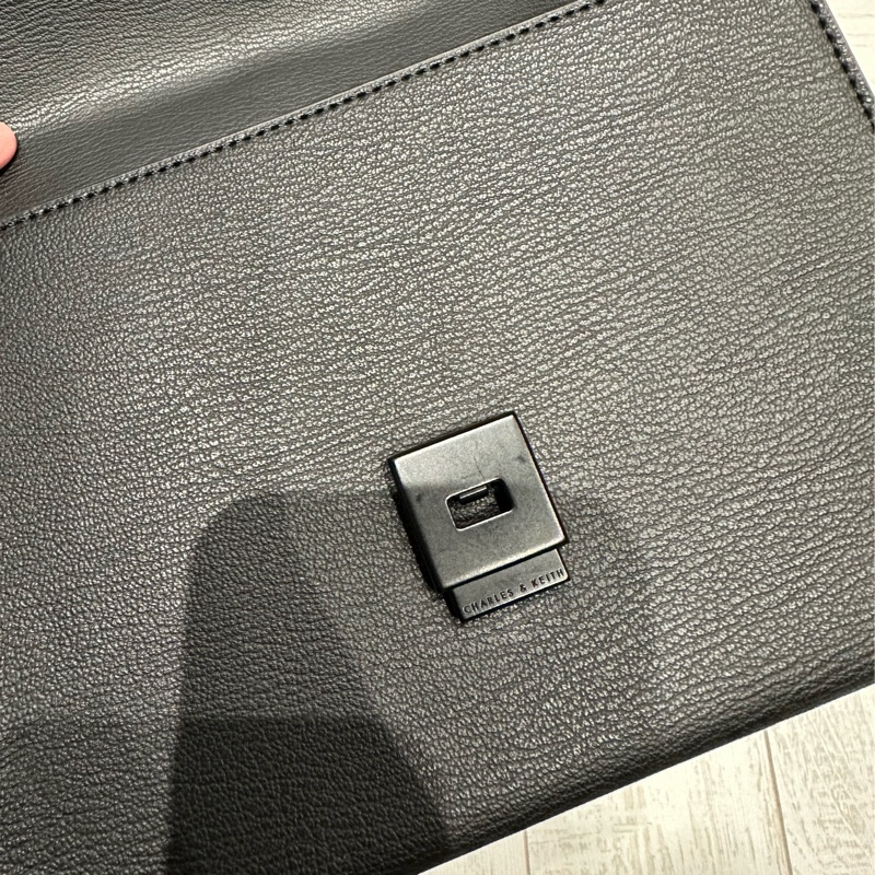 CHARLES & KEITH 鍊條掀蓋斜背包-黑色-3