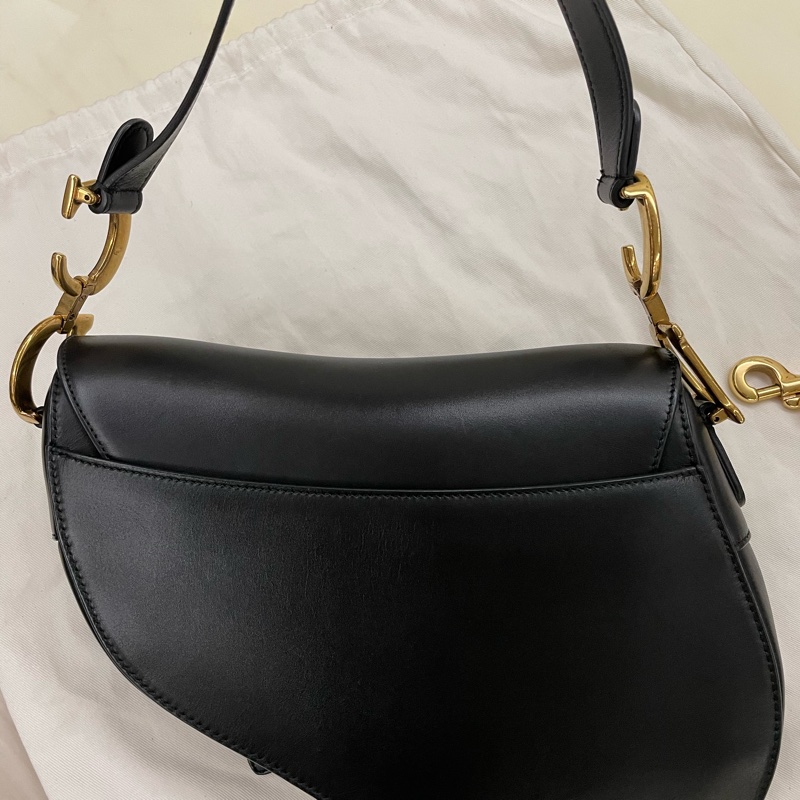 Dior Saddle 迪奧黑色馬鞍包(大款)+ 仿舊酒紅雕花雙面揹帶,皆為櫃上排隊搶購的熱門款-5