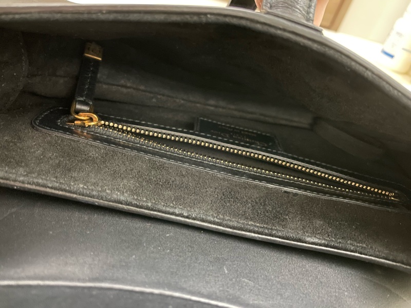 Dior Saddle 迪奧黑色馬鞍包(大款)+ 仿舊酒紅雕花雙面揹帶,皆為櫃上排隊搶購的熱門款-11