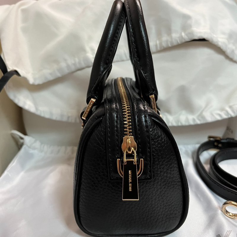 Michael Kors 黑色牛皮mini波士頓包-2