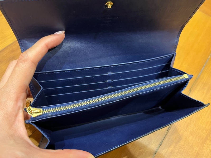 LV經典漆皮壓紋扣式長夾~藍-2