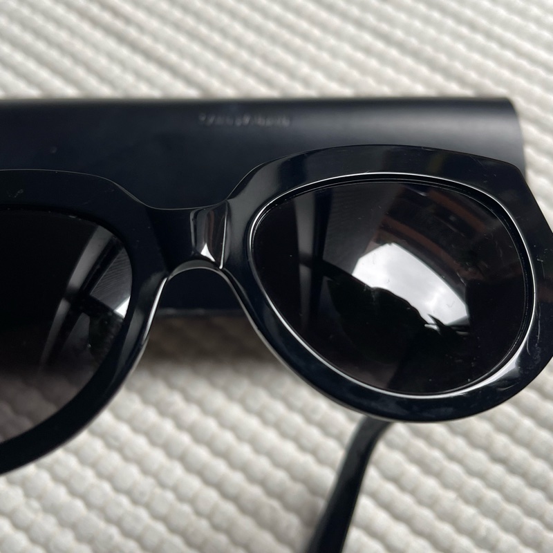 YSL 質感墨鏡大logo 附眼鏡盒及眼鏡布-1