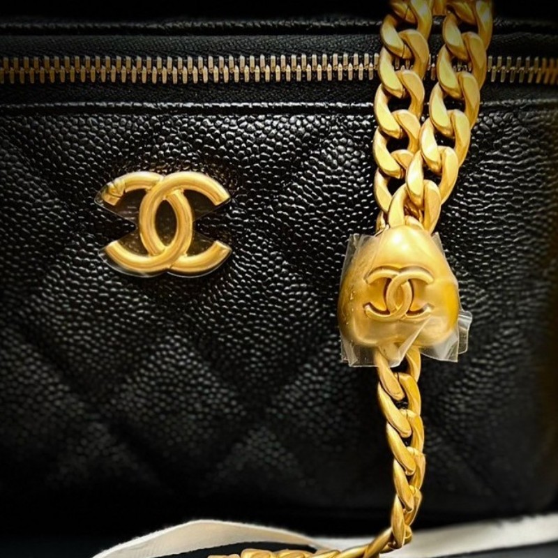 全新 Chanel 愛心長盒子包包-1