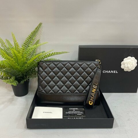 Chanel黑牛皮流浪系列手拿包