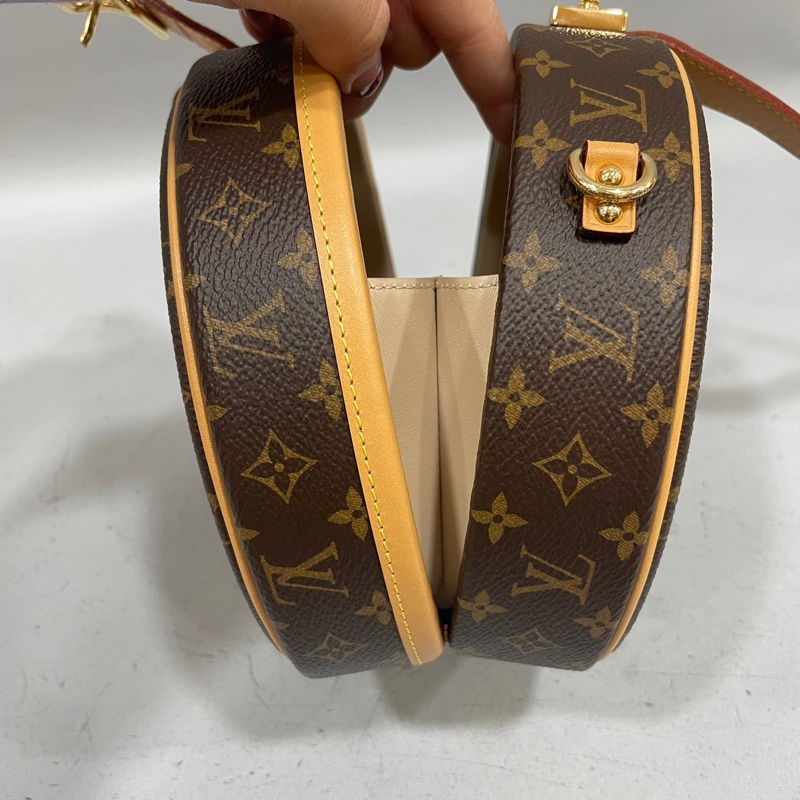 LV M43514原花硬圓餅斜背包Petite Boite Chapeau-21