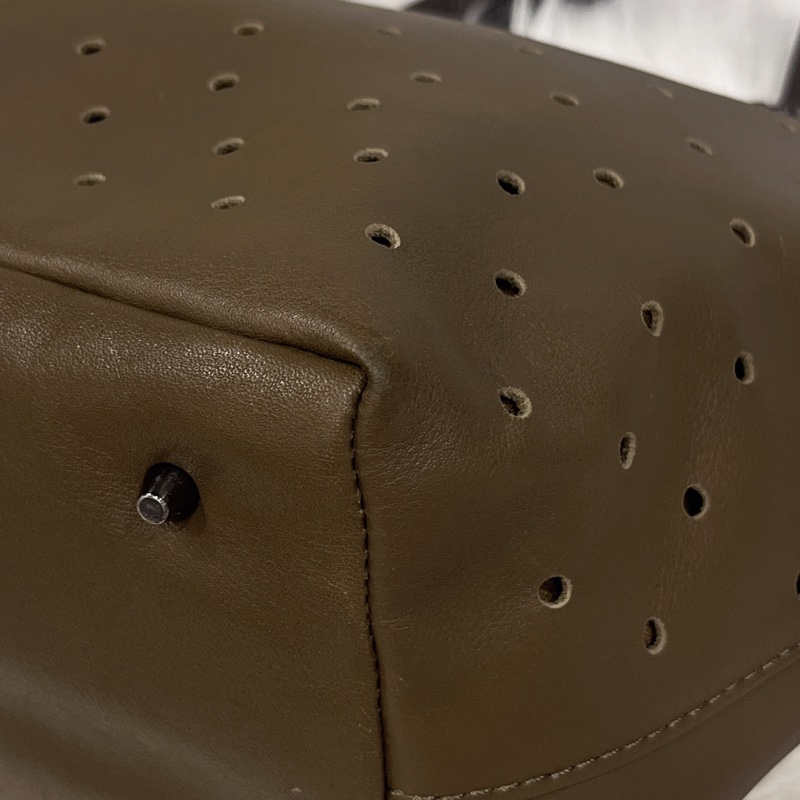 Anya Hindmarch 洞洞手提包-5