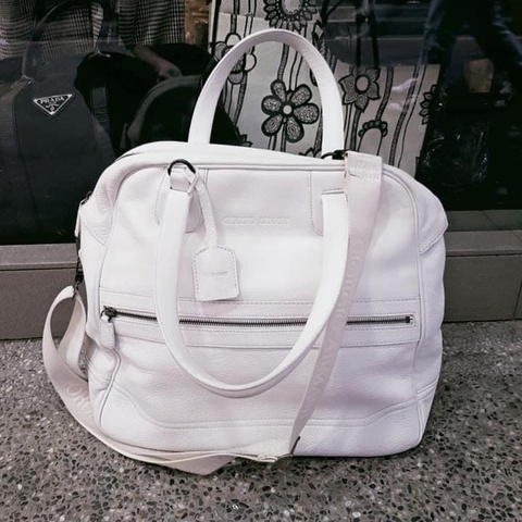 GIORGIO ARMANI 全皮 荔枝牛皮 白色三用大包 旅行包 85成新 原價78000 割愛13800 時髦休閒百搭 39-35cm