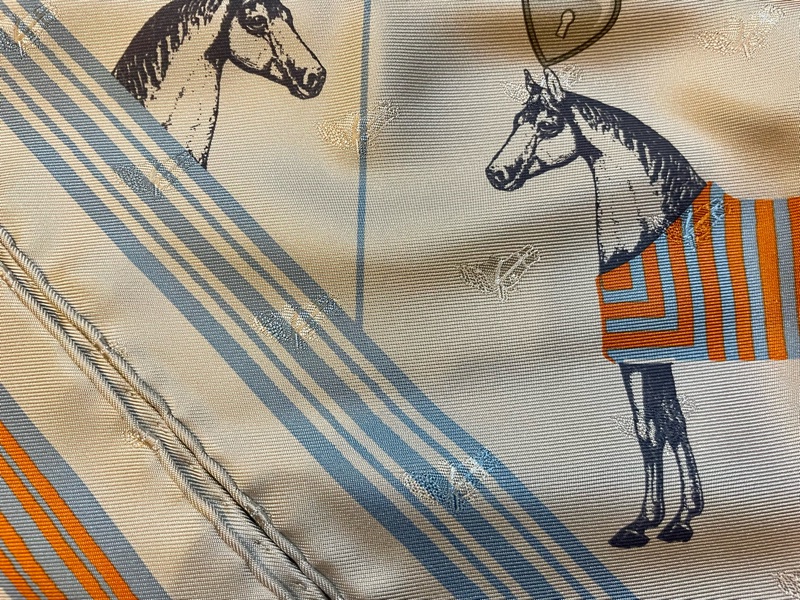 Hermes Garde-Robe Pop charm triangle 70 三角絲巾-2