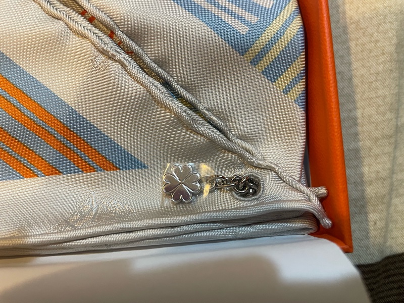 Hermes Garde-Robe Pop charm triangle 70 三角絲巾-3