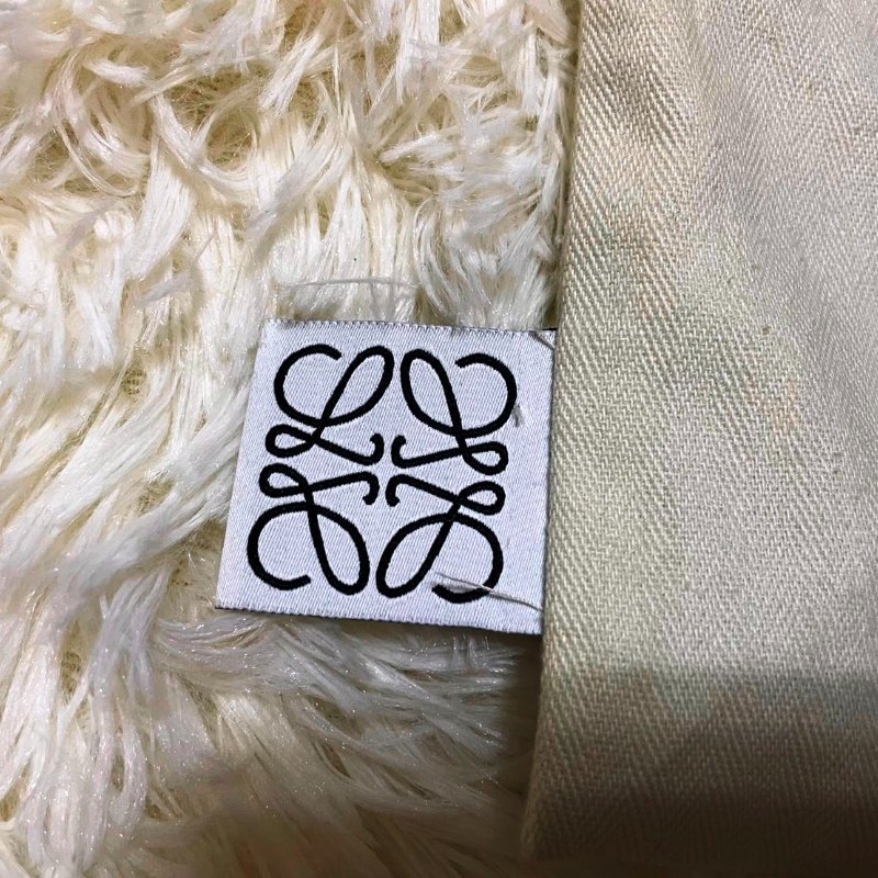 ❰LOEWE❱ Avenue 小牛皮雕花LOGO斜背/側背包(寶藍色)-2