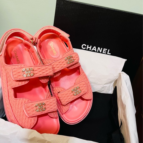 Chanel 小香珊瑚粉涼鞋