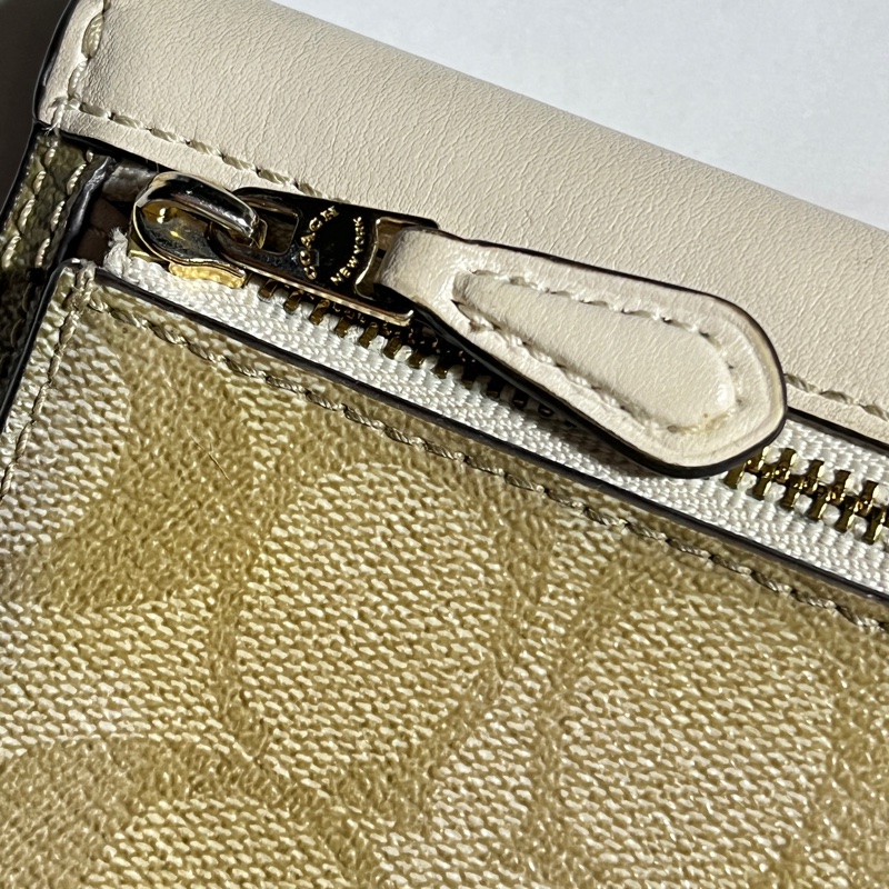 Coach 三折防刮皮拼接真皮短夾-2