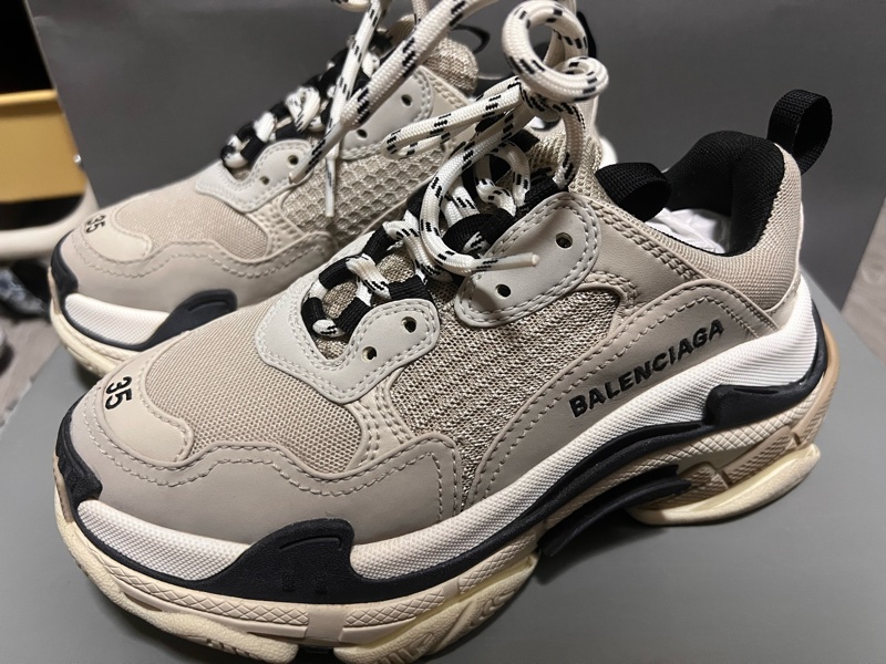 Balenciaga triple s 奶茶米色 老爹鞋 巴黎世家 運動鞋-3