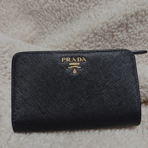 Prada 中夾 皮夾 十字壓紋牛皮 9成新
