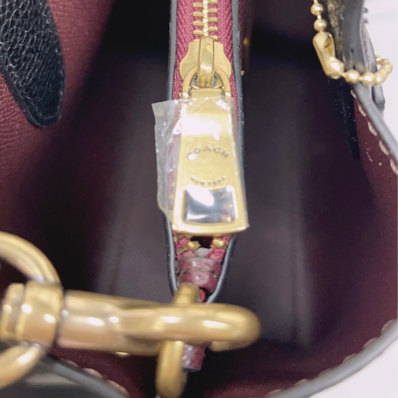 COACH Willow Tote 24 素面荔枝紋皮革手提/斜背兩用托特包-黑色-1