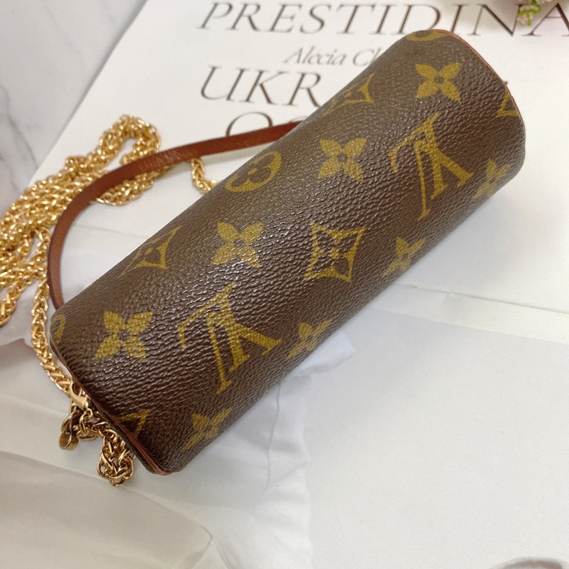 LV 紅皮小圓桶mini小圓筒鏈條包-10