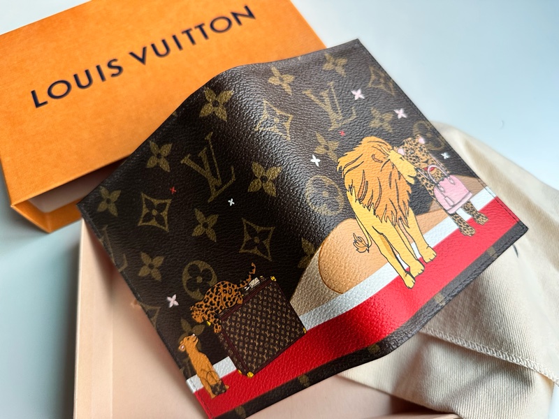Louis Vuitton M63486 聖誕節限量 獅子與豹的戀愛 四卡護照夾-2
