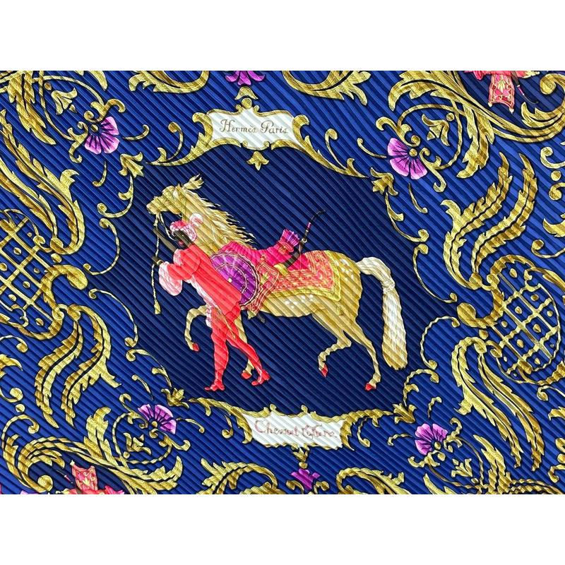 正品愛馬仕 HERMES 百褶 Carre Cheval Turc 土耳其馬百褶圍巾真絲海軍服配飾二手-3