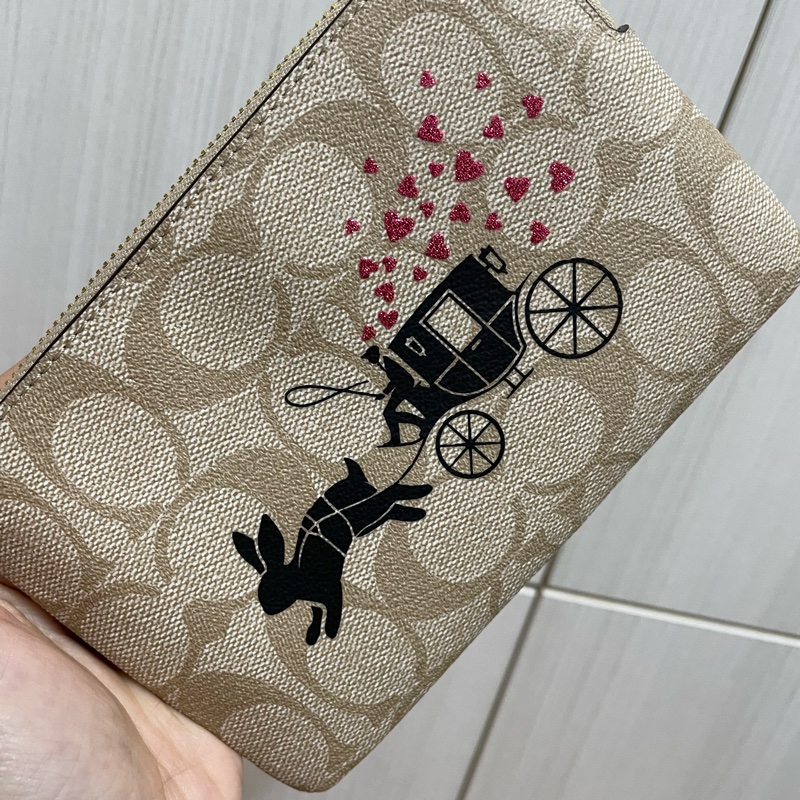 coach兔年限定手拿包-1