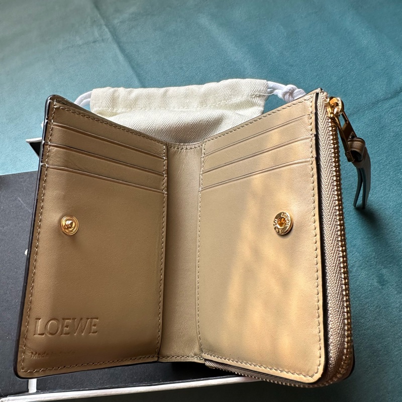 LOEWE PUZZLE雙摺短夾-1