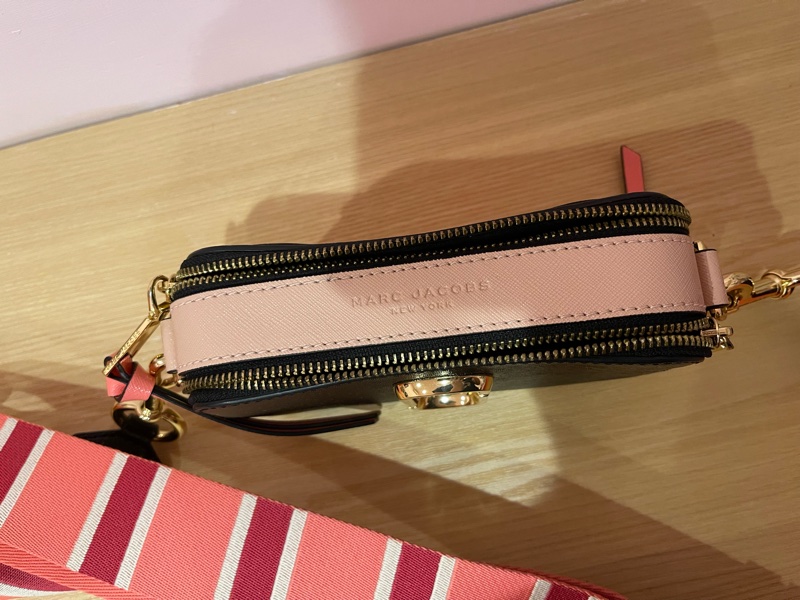 MARC JACOBS 相機包-4