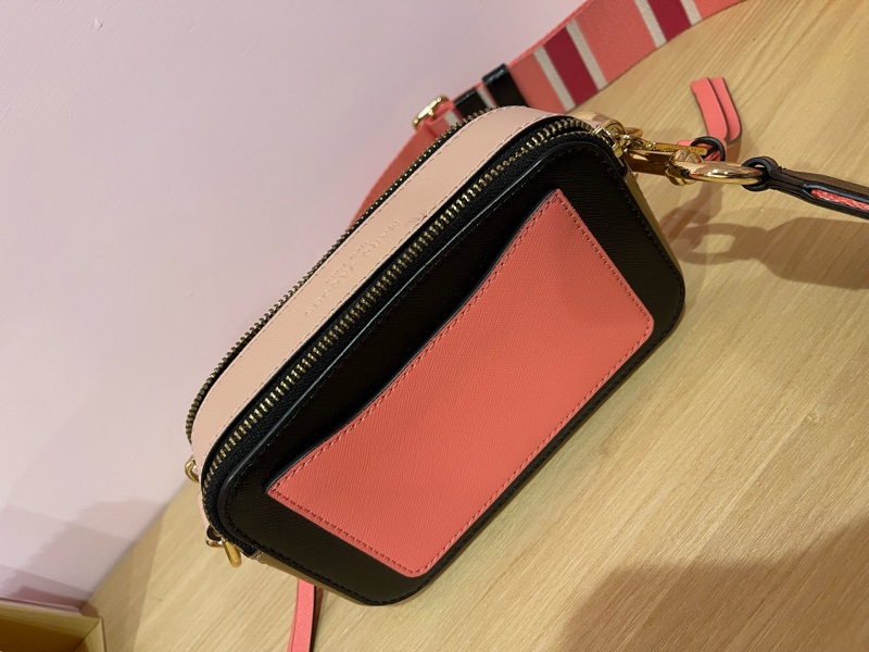 MARC JACOBS 相機包-5