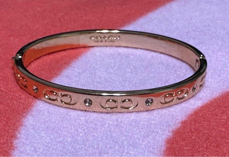 COACH 經典壓印水鑽雙C手環/手鐲/玫瑰金/手飾(降價了)-1