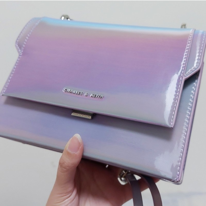 小ck Charles & Keith 炫彩變色包 粉藍紫 視覺 肩背包 側背包 斜揹包 方包 郵差包 亮面 防水 小資 專櫃 精品 正品 門市購入-1