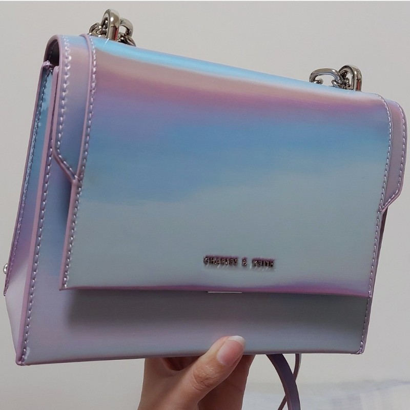 小ck Charles & Keith 炫彩變色包 粉藍紫 視覺 肩背包 側背包 斜揹包 方包 郵差包 亮面 防水 小資 專櫃 精品 正品 門市購入-2
