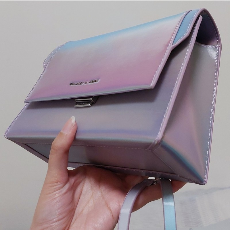 小ck Charles & Keith 炫彩變色包 粉藍紫 視覺 肩背包 側背包 斜揹包 方包 郵差包 亮面 防水 小資 專櫃 精品 正品 門市購入-3