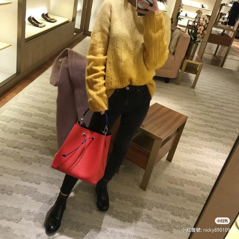LV Epi水波紋 撞色水桶包-8