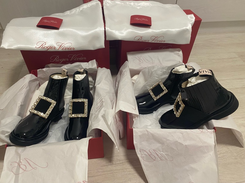 限時特價4萬2 正品全新Roger Vivier Viv Rangers經典鑽釦漆皮踝靴-3