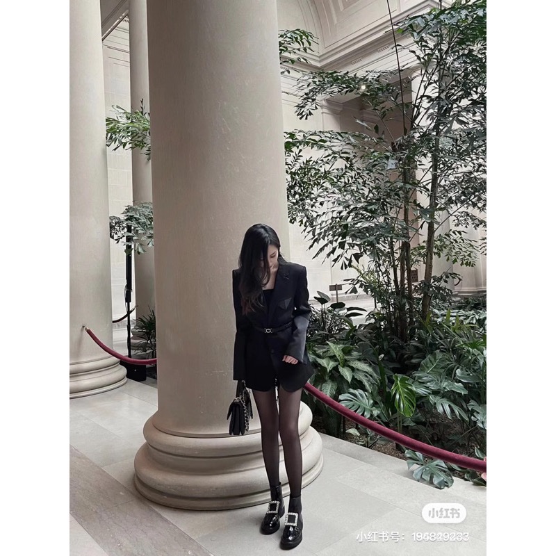 限時特價4萬2 正品全新Roger Vivier Viv Rangers經典鑽釦漆皮踝靴-5