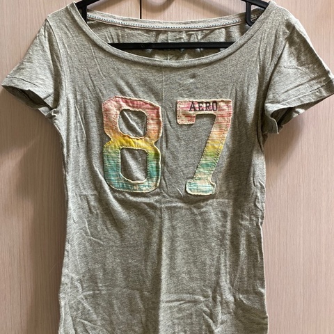 AERO 灰色 Tshirt