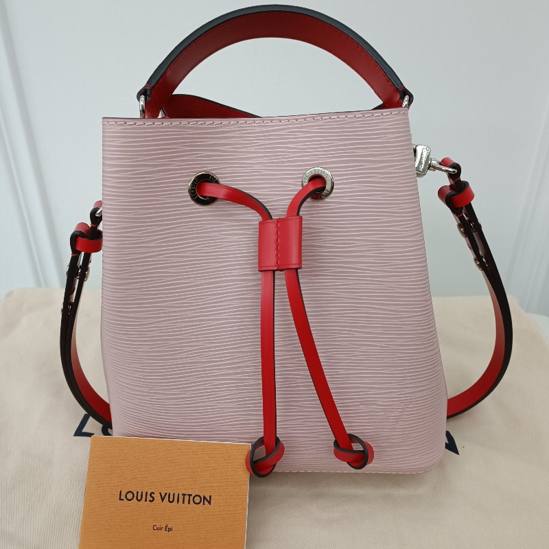 LOUIS VUITTON. NéoNoé BB

(水波紋水桶包小）-0