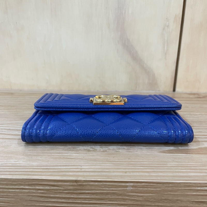 Chanel A80603 閃電藍荔枝皮金釦Boy口蓋卡片夾-2