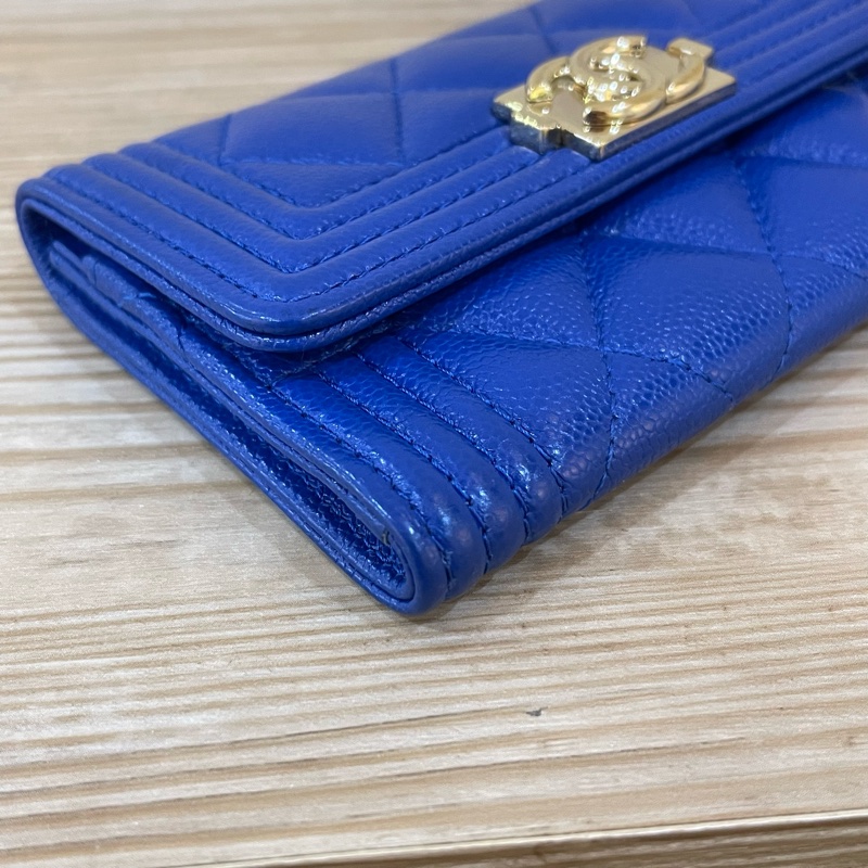 Chanel A80603 閃電藍荔枝皮金釦Boy口蓋卡片夾-3