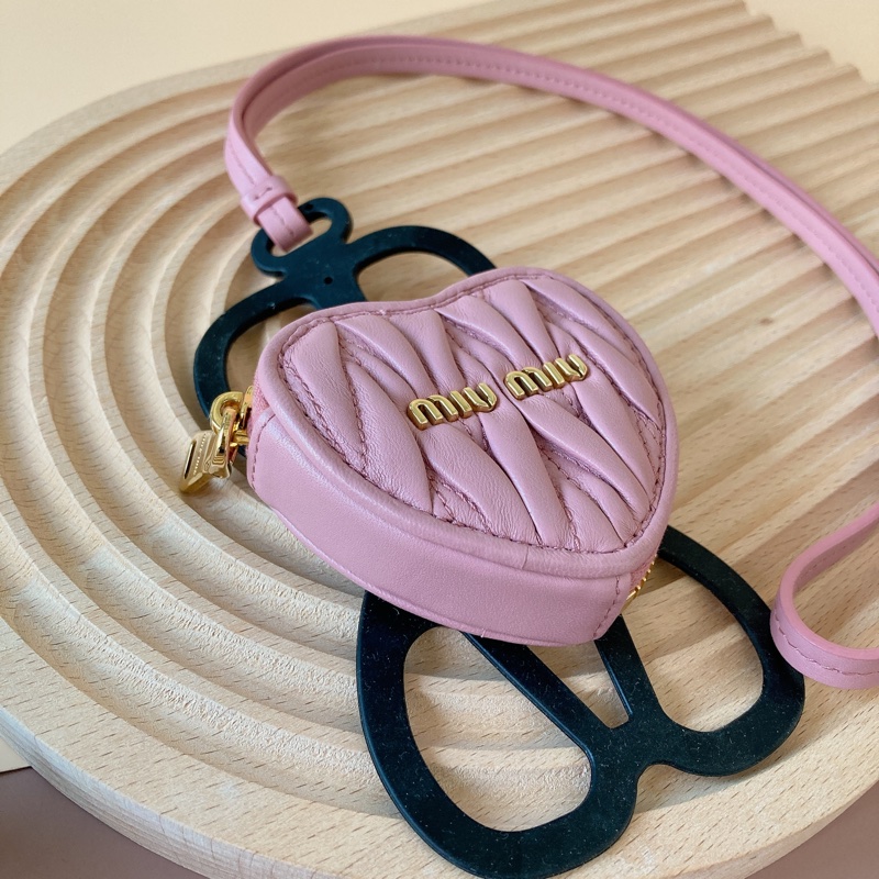 MIUMIU 愛心 手機套 手機掛繩-1