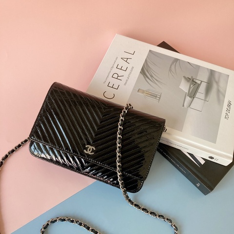 CHANEL 山形紋 漆皮 銀鍊 WOC