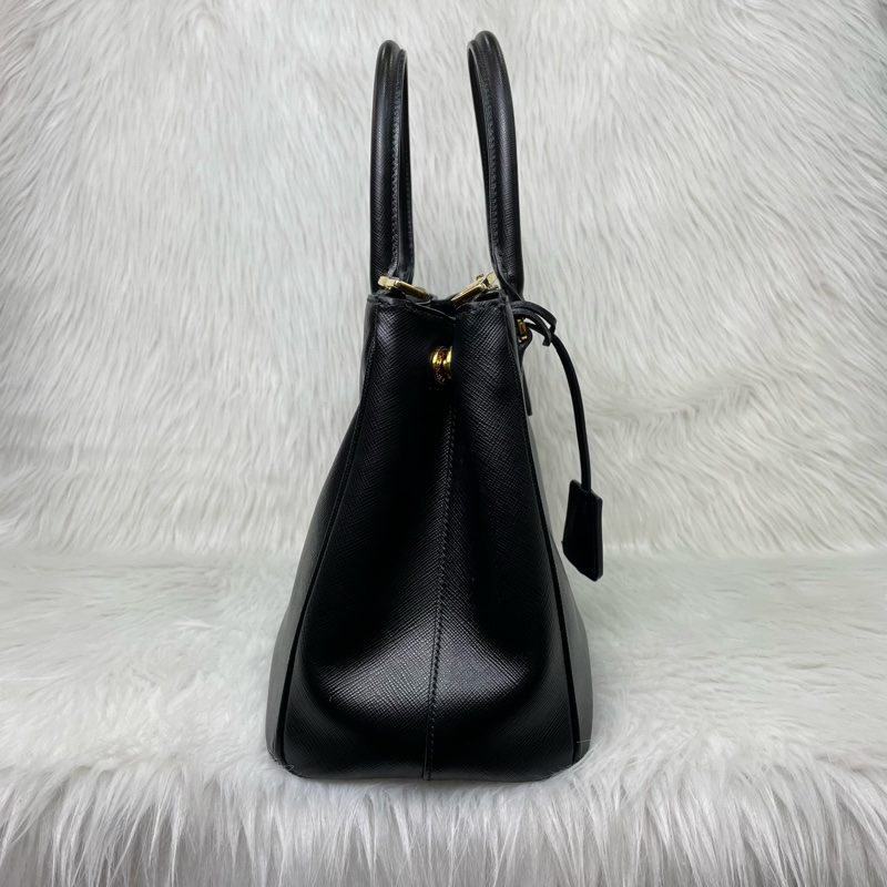 Prada BN1801黑金防刮牛皮Saffiano殺手包小號-1