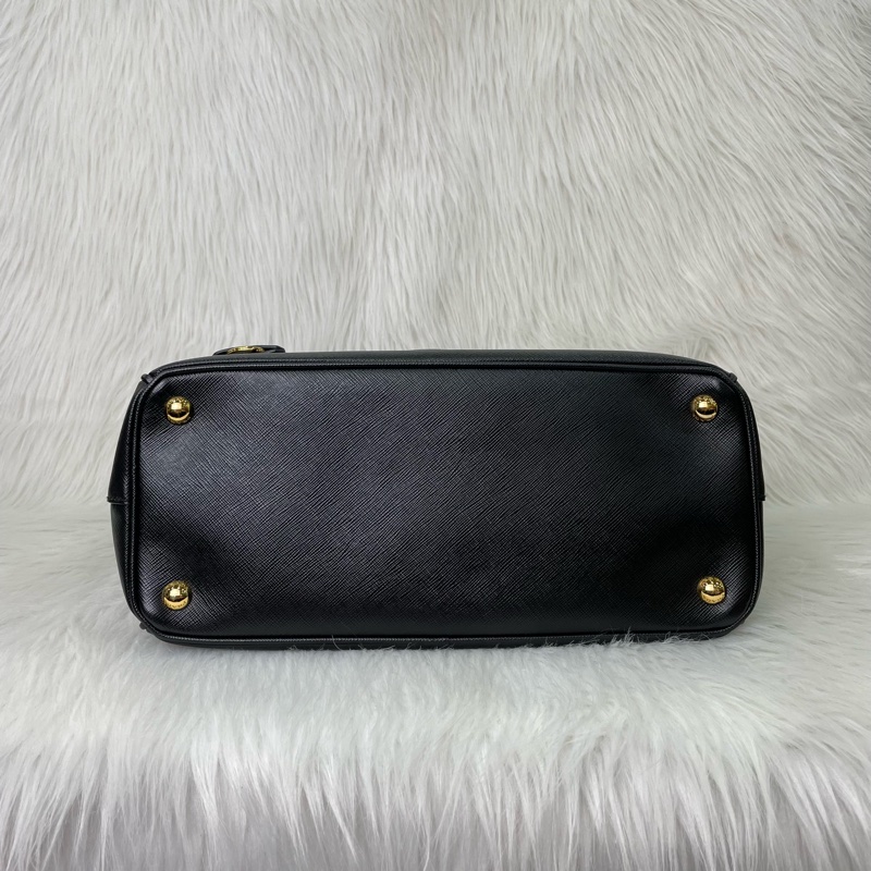 Prada BN1801黑金防刮牛皮Saffiano殺手包小號-4