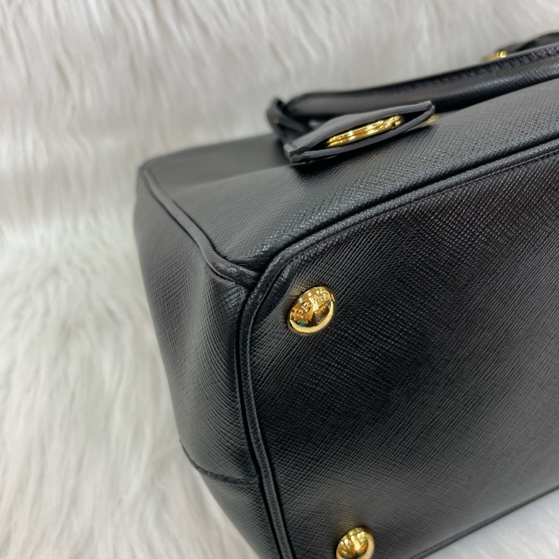 Prada BN1801黑金防刮牛皮Saffiano殺手包小號-5